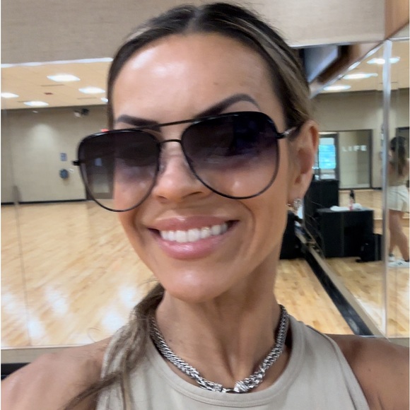 Meet your Posher - Picture 12 of 16